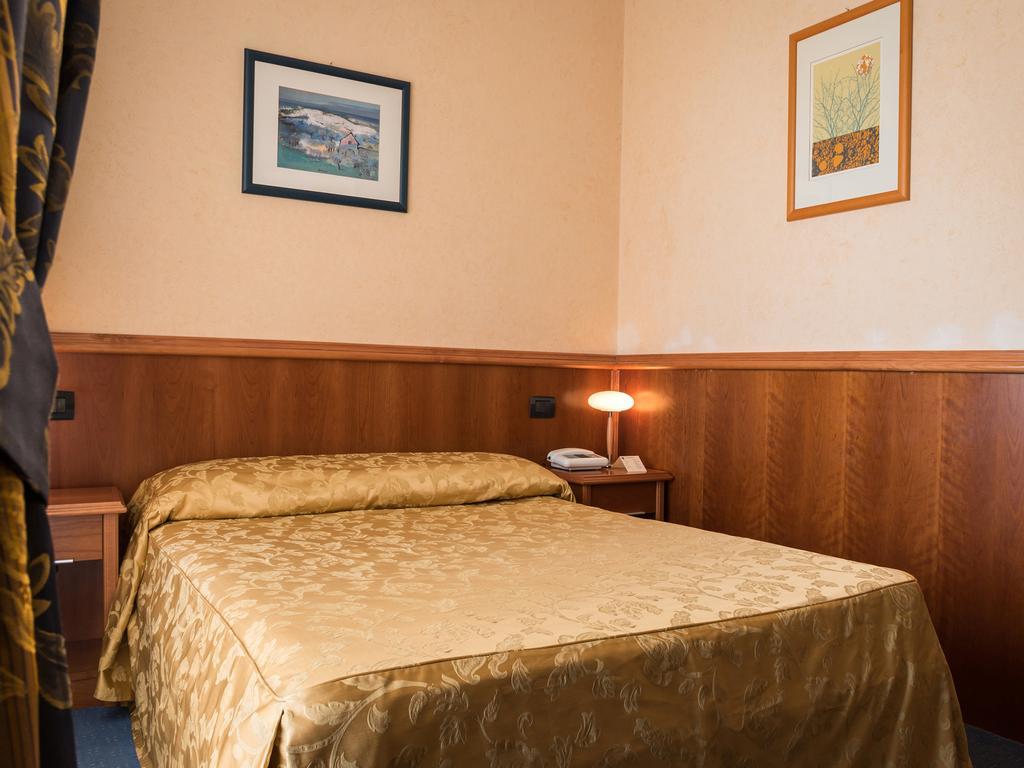 فندق Bluebay Colle Della Trinita Perugia كورتْشّانو الغرفة الصورة